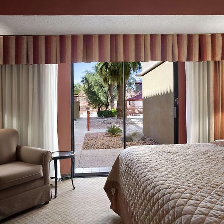 Отель Wyndham El Paso Airport And Water Park Экстерьер фото