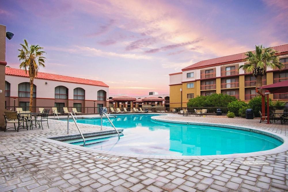 Отель Wyndham El Paso Airport And Water Park Экстерьер фото
