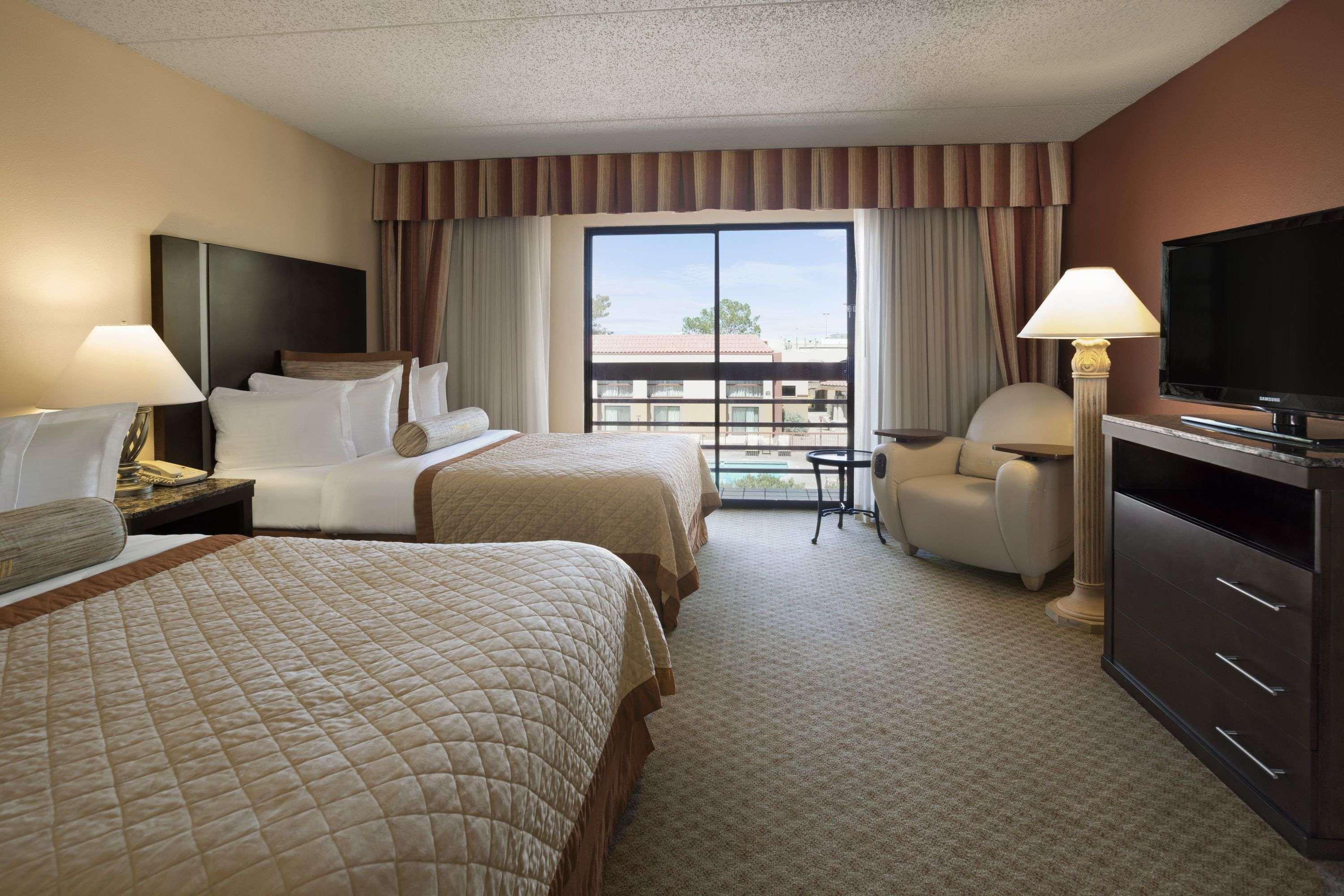 Отель Wyndham El Paso Airport And Water Park Экстерьер фото