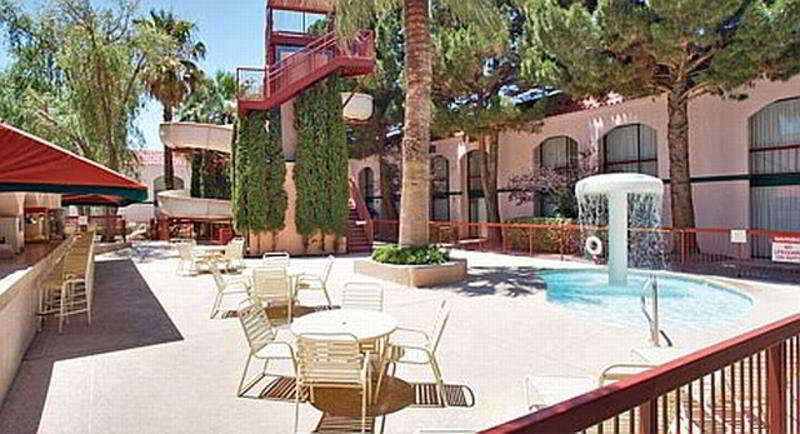 Отель Wyndham El Paso Airport And Water Park Экстерьер фото