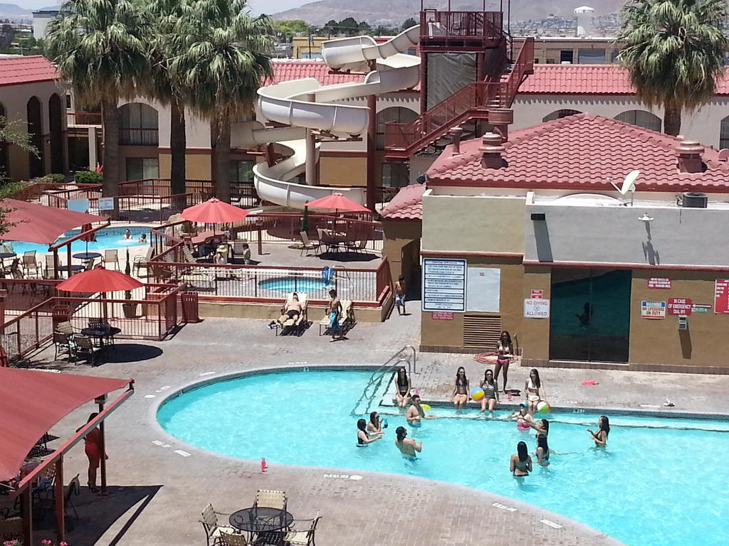 Отель Wyndham El Paso Airport And Water Park Экстерьер фото